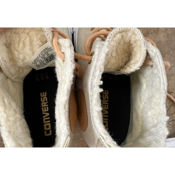 Converse  Chuck Taylor All Star Women's High Top Shoes - Size 8 Blemish On Shoes - Picture 5 of 7